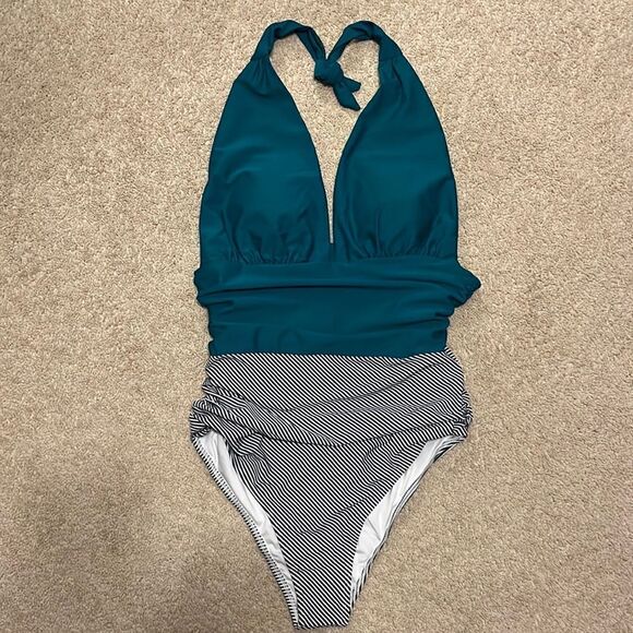 Other - Women’s Swimsuit Size XL New Never Worn